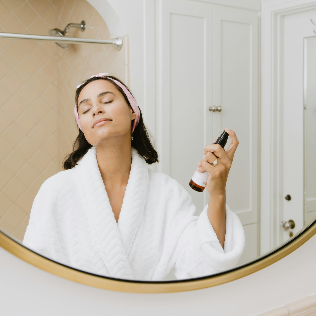 Facial Mists: Benefits, Uses, and How They Transform Your Skincare Routine